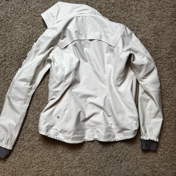 Lululemon Soft Shell Reflective Running Jacket Size 8 White with Grey - Picture 6 of 7